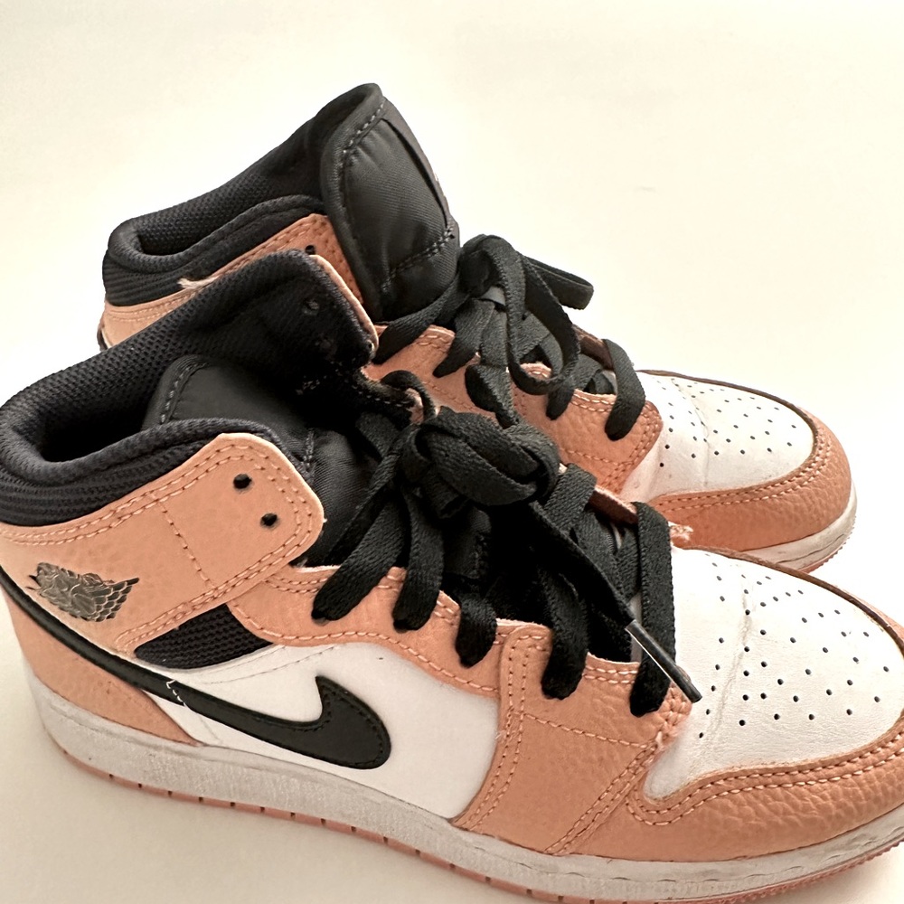 Great Condition Nike Jordan 1 Rose Quartz